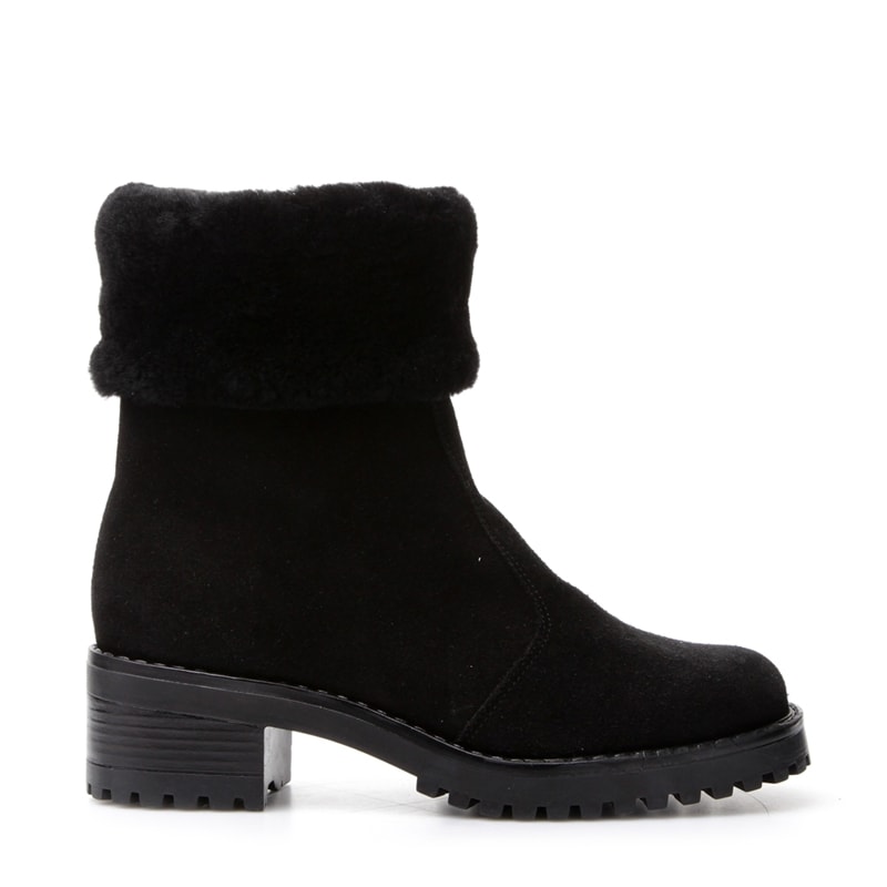 83115-p11t  Boots Mocka